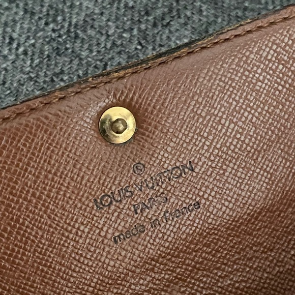 Louis Vuitton Monogram Sarah Wallet - Picture 12 of 13